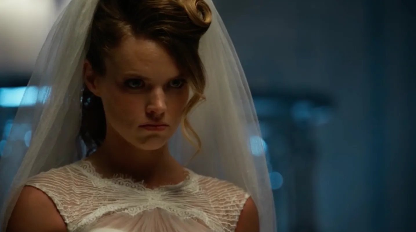 Erin Richards trumpft als Barbara Kean so richtig auf. &copy; FOX