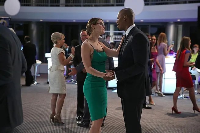 Kara (Melissa Benoist) und James (Mehcad Brooks) in %26bdquo;Fight or Flight%26ldquo; &copy; CBS