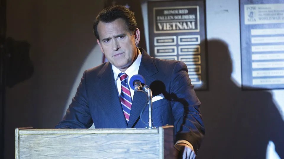 Ronald Reagan (Bruce Campbell) schwingt große Reden. &copy; FX