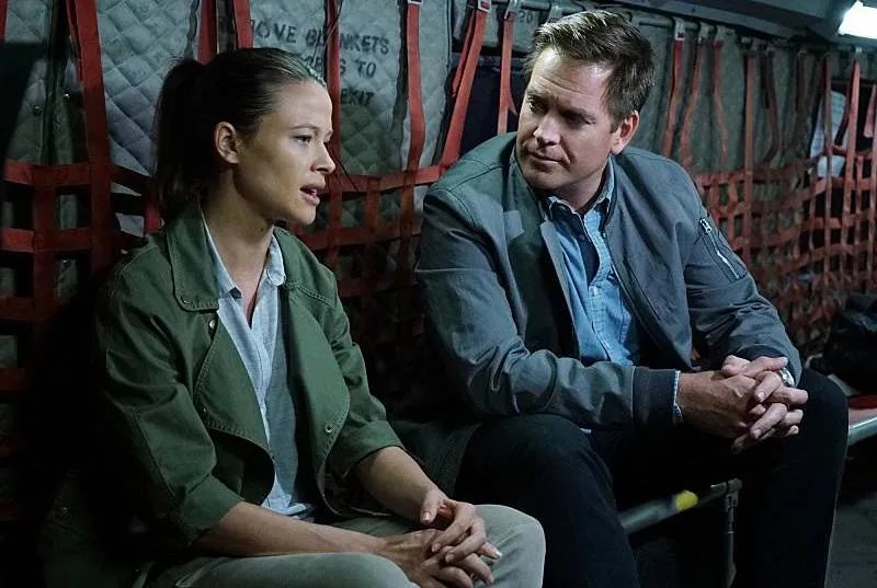 Jeanne (Scottie Thompson) und Tony (Michael Weatherly) in %26bdquo;Saviors%26ldquo;. &copy; CBS