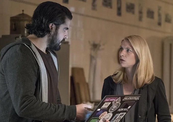 Carrie (Claire Danes) bekommt Unterstützung von Numan (Atheer Adel). &copy; Showtime