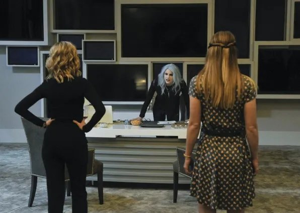 Brit Morgan (m.) als Leslie Willis aka Livewire in der %26bdquo;Supergirl%26ldquo;-Episode %26bdquo;Livewire%26ldquo; &copy; CBS