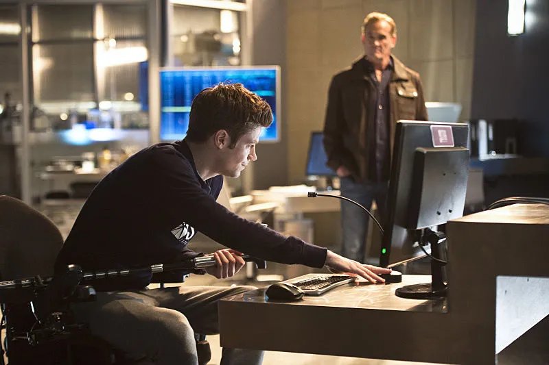 Vater und Sohn wieder vereint: Barry (Grant Gustin) und Henry (John Wesley Shipp) in %26bdquo;Gorilla Warfare%26ldquo;. &copy; The CW