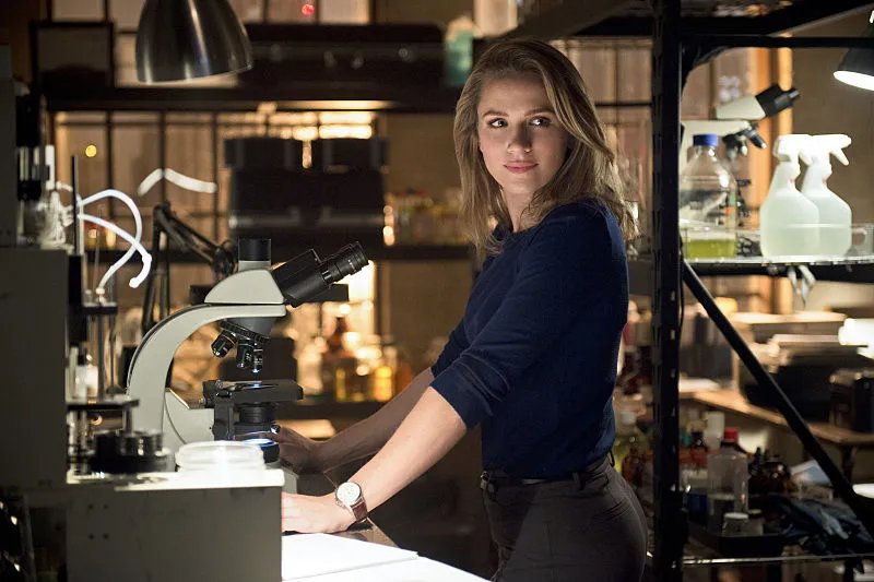 Shantel VanSanten als Patty Spivot in %26bdquo;Gorilla Warfare%26ldquo;. &copy; The CW