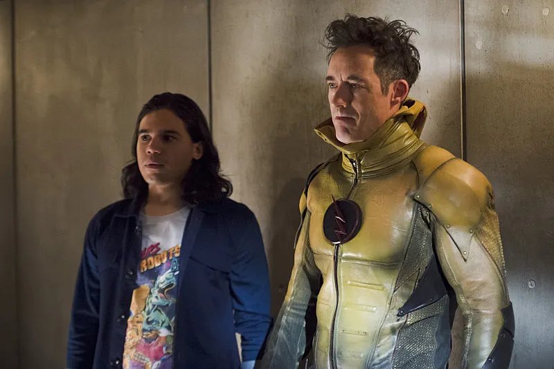 Cisco (Carlos Valdes) und Wells (Tom Cavanagh) in %26bdquo;Gorilla Warfare%26ldquo;. &copy; The CW