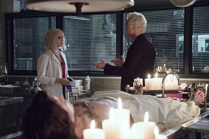 Rose McIver und David Anders in %26bdquo;iZombie%26ldquo; © The CW