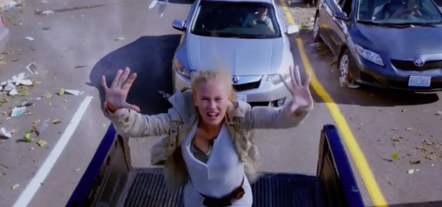 Malina (Danika Yarosh) rettet Odessa. © NBC