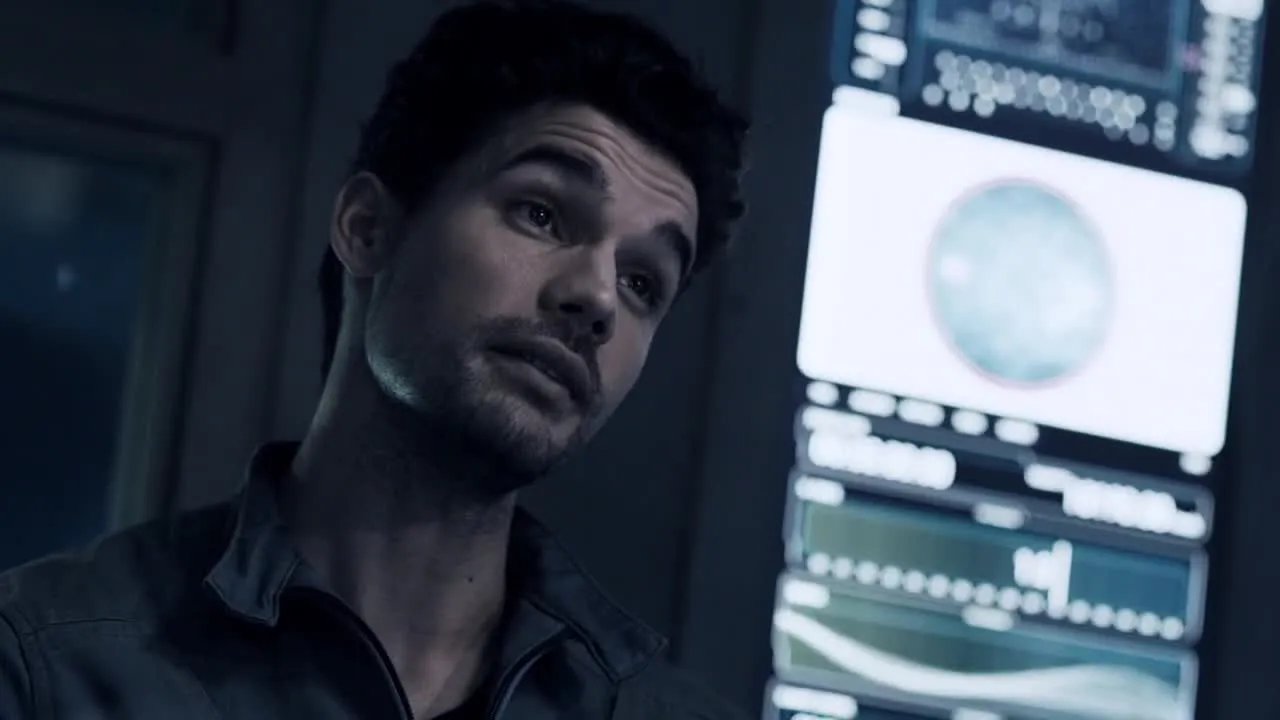 Jim Holden (Steven Strait) &copy; Syfy