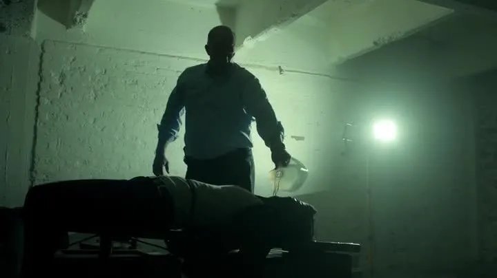 CIA-Vizechef Carter (Michael Gaston) übernimmt das Waterboarding noch selbst. © NBC