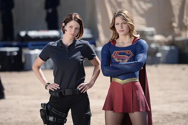 Alex (Chyler Leigh) und Kara (Melissa Benoist) in %26bdquo;Red Faced%26ldquo; &copy; CBS