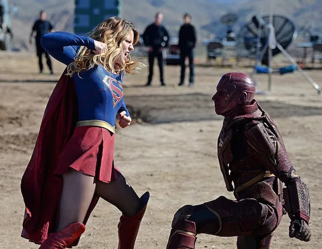Faust ins Gesicht: Supergirl (Melissa Benoist) gegen Red Tornado (Iddo Goldberg) &copy; CBS