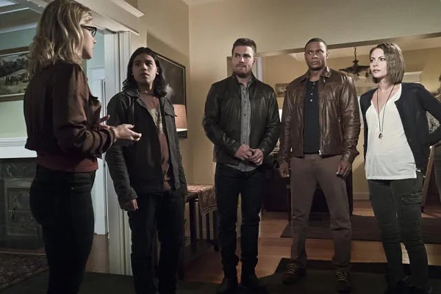 Szenenbild aus der %26bdquo;Arrow%26ldquo;-Episode %26bdquo;Legends of Yesterday%26ldquo; &copy; The CW