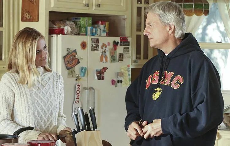 Ellie (Emily Wickersham) und Gibbs (Mark Harmon) in %26bdquo;Blood Brothers%26ldquo; &copy; CBS