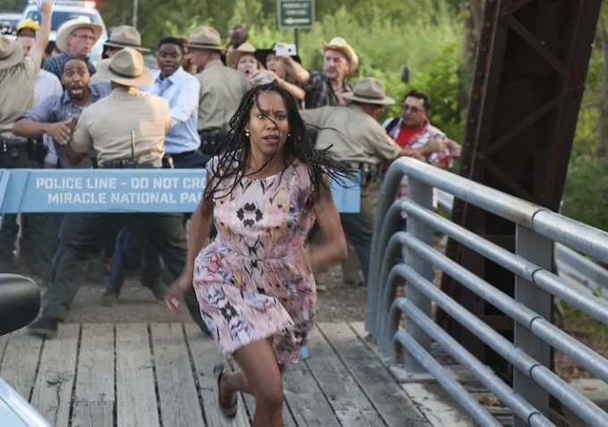 Erika (Regina King) auf dem Weg zu ihrer Tochter &copy; HBO