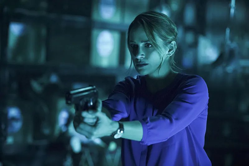 Shantel VanSanten in %26bdquo;Running to Stand Still%26ldquo; &copy; The CW