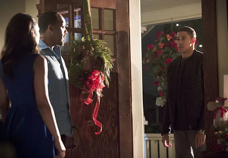 Keiynan Lonsdale (r.) feiert in %26bdquo;Running to Stand Still%26ldquo; seinen ersten Auftritt als Wally West. &copy; &copy; The CW