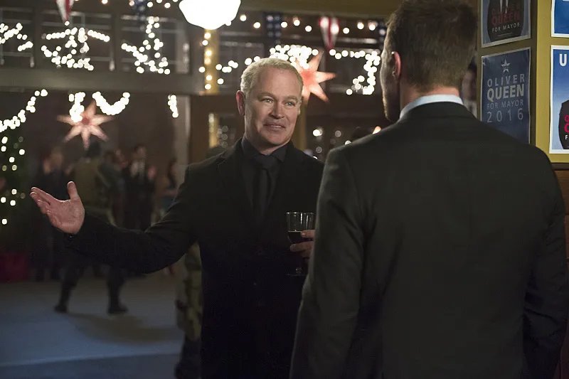 Szenenbild aus der %26bdquo;Arrow%26ldquo;-Episode %26bdquo;Dark Waters%26ldquo; &copy; The CW