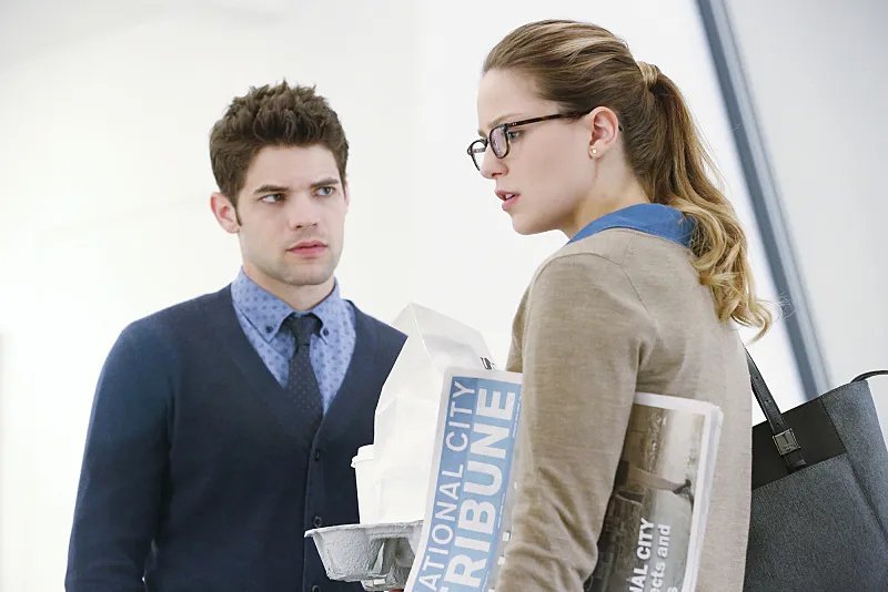 Winn (Jeremy Jordan) und Kara (Melissa Benoist) in %26bdquo;Hostile Takeover%26ldquo; &copy; CBS