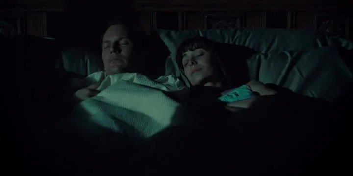 Während Lou (Patrick Wilson) und Betsy (Cristin Milioti) ihr verdientes Ende bekommen;... &copy; FX