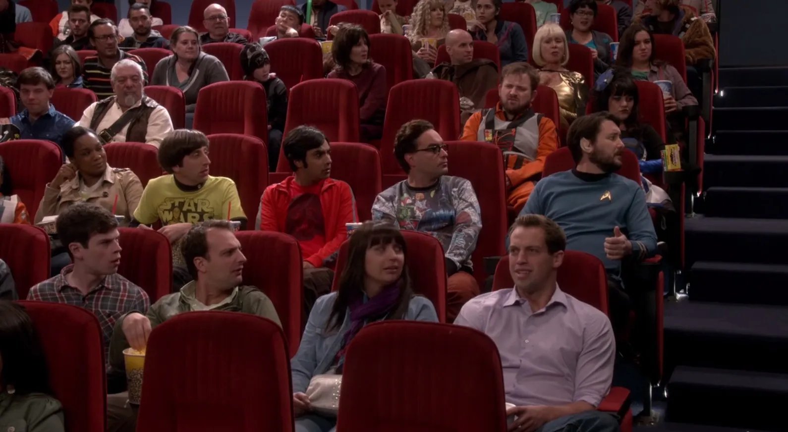 Die übrigen Jungs und Wil Wheaton schauen %26bdquo;Star Wars%26ldquo;. © CBS