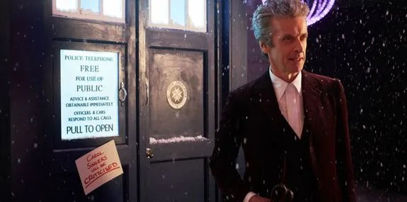 Der Doctor ist kein Fan von Gesangesdarbietungen zu Weihnachten. &copy; BBC