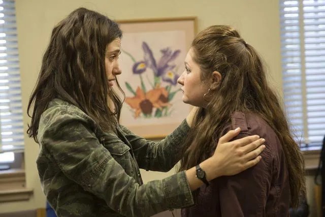 Der Handlungsbogen um Debbies (Emma Kenney; r.) Schwangerschaft gehört zu den vielversprechendsten. &copy; Showtime