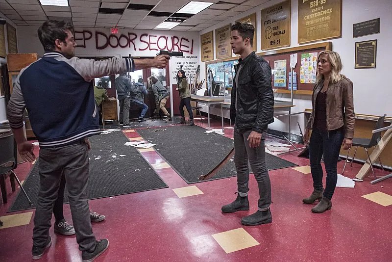An der Zombie High wird scharf geschossen. &copy; The CW