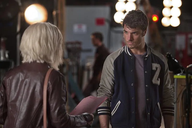Rose McIver und Zack Peladeau in %26bdquo;iZombie%26ldquo; &copy; The CW