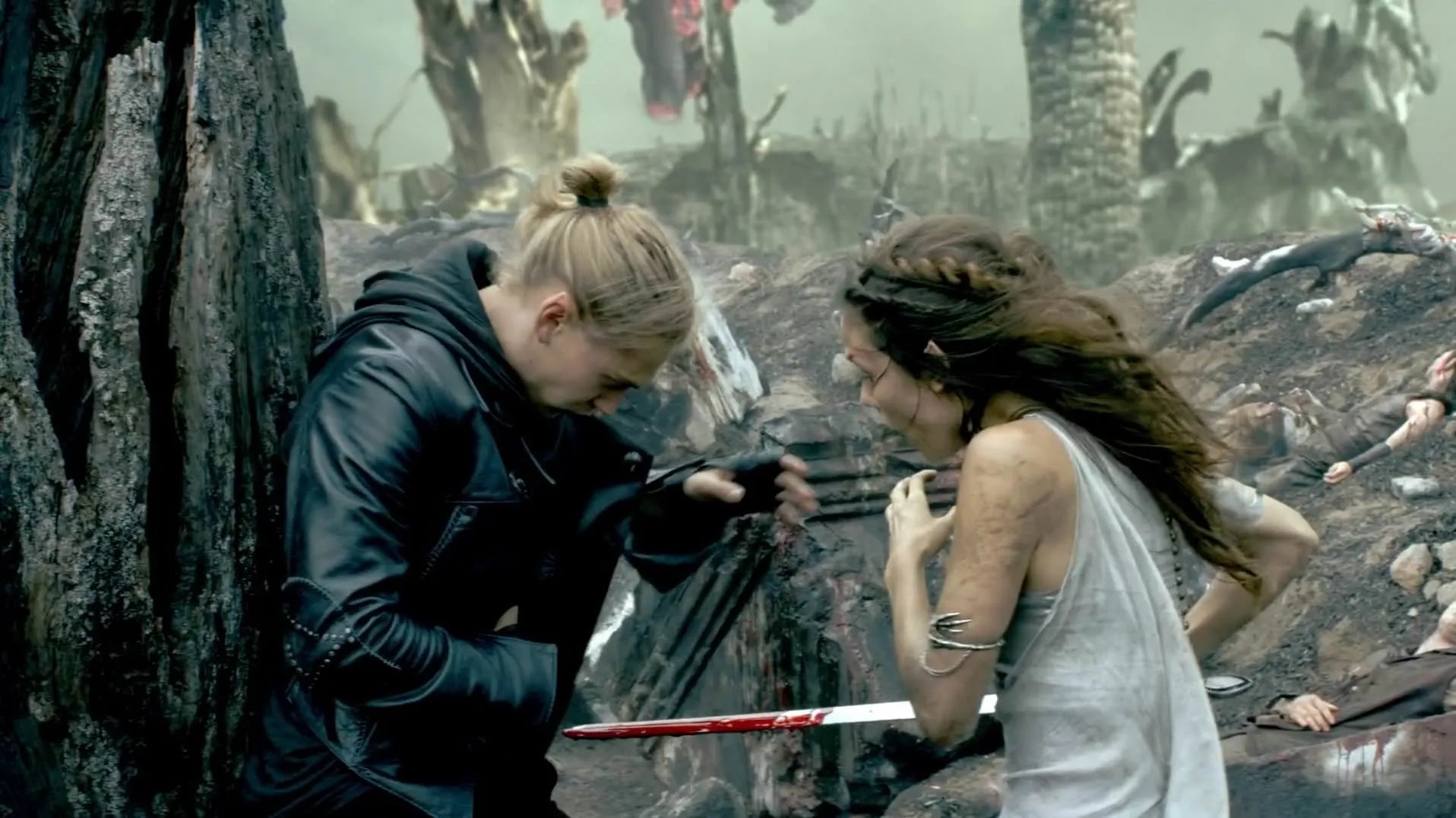 Dark Wil (Austin Butler) und Amberle (Poppy Drayton) in einer Ellcrys-Vision &copy; MTV