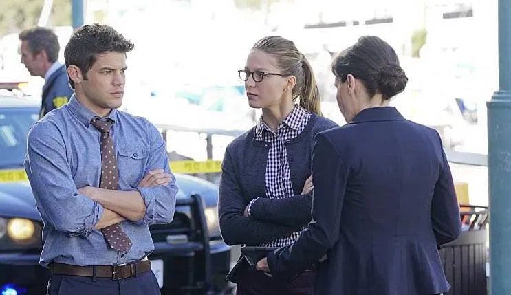 Winn (Jeremy Jordan) und Kara (Melissa Benoist) in %26bdquo;Childish Things%26ldquo; © CBS