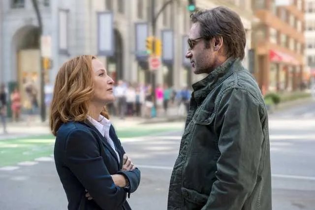 Scully (Gillian Anderson) und Mulder (David Duchovny) &copy; FOX