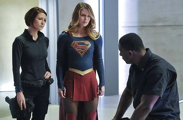 Alex (Chyler Leigh); Kara (Melissa Benoist) und Hank (David Harewood) in %26bdquo;Strange Visitor from Another Planet%26ldquo; &copy; CBS