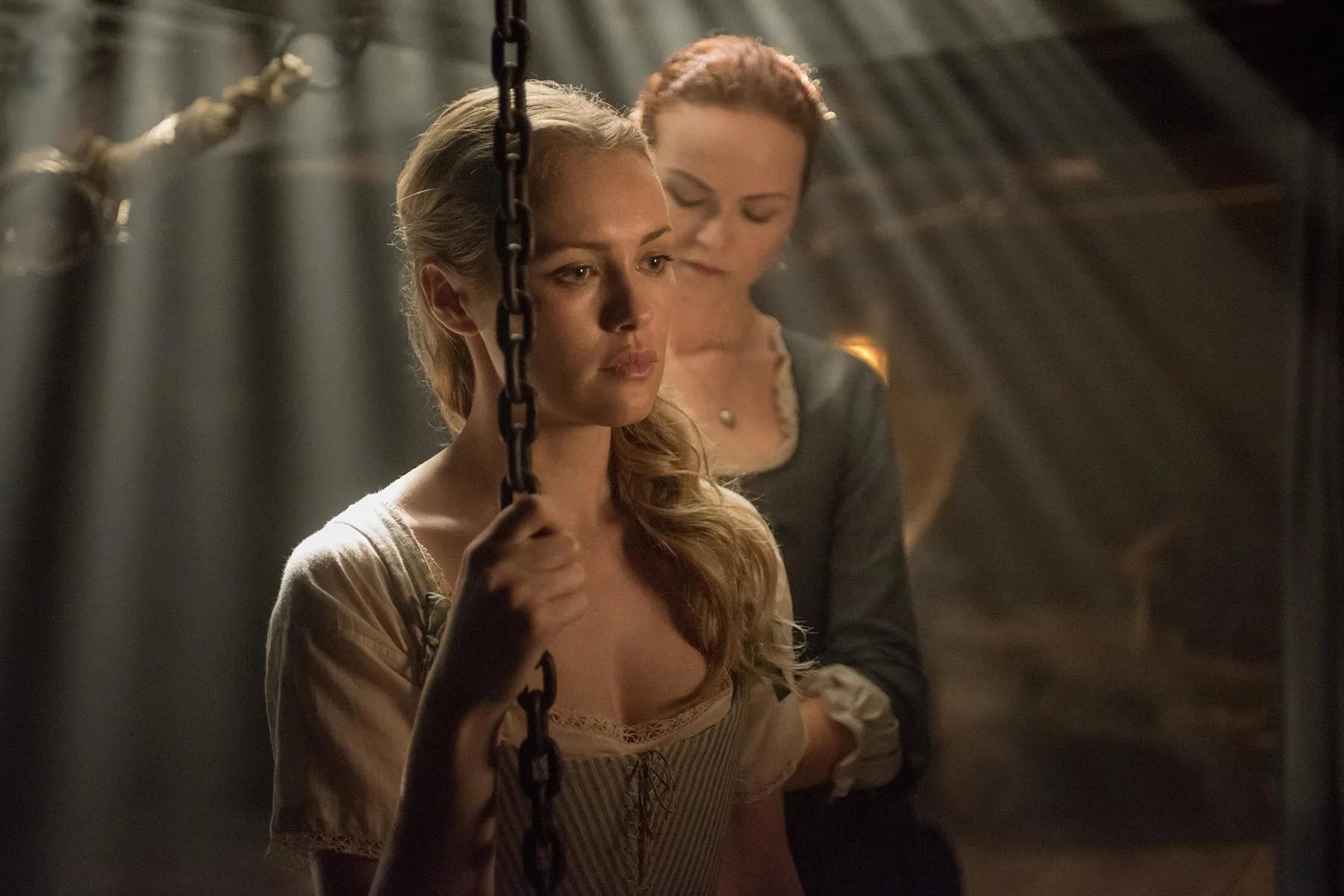 Hannah New und Anna-Louise Plowman in %26bdquo;Black Sails%26ldquo; &copy; Starz