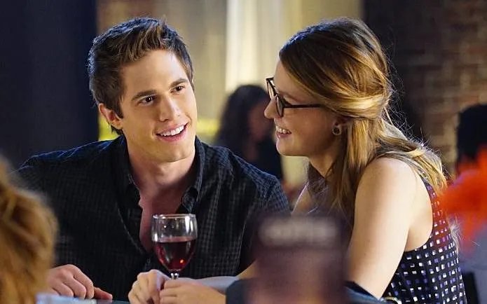 Blake Jenner und Melissa Benoist in %26bdquo;Bizarro%26ldquo; © CBS