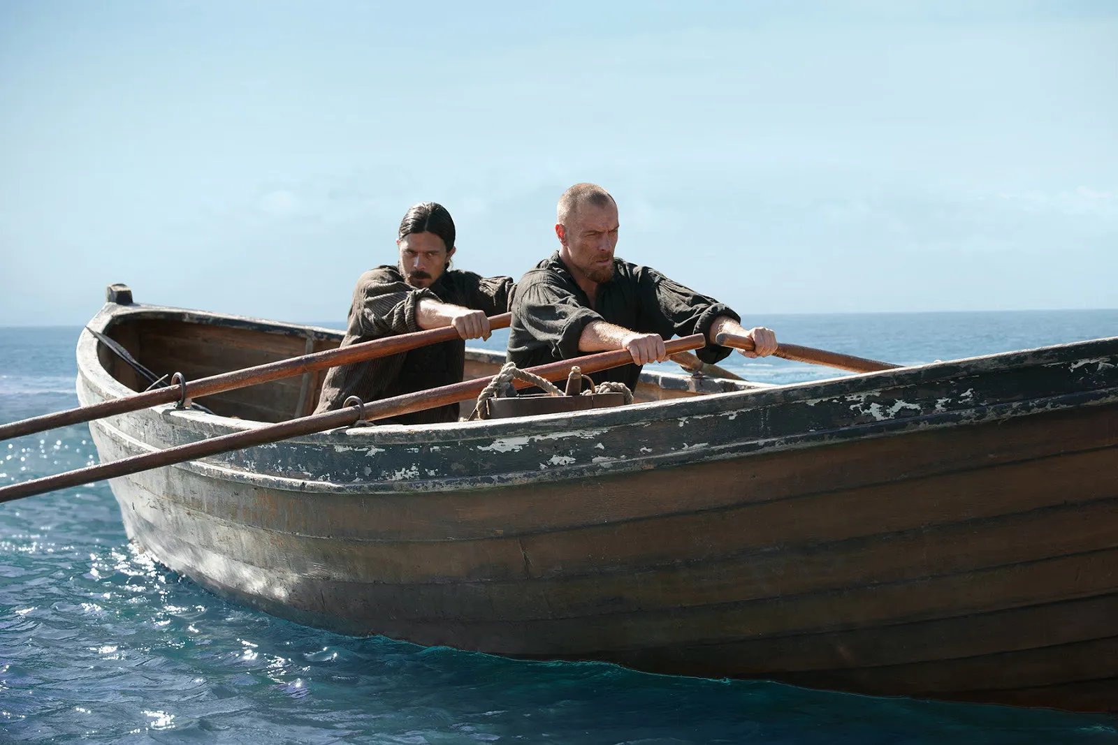 Toby Stephens und Luke Arnold in %26bdquo;Black Sails%26ldquo; © Starz
