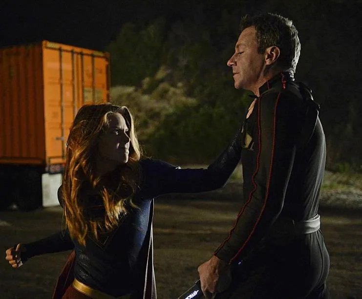 Backenfutter für Onkel Non: Melissa Benoist und Chris Vance in %26bdquo;For The Girl Who Has Everything%26ldquo; &copy; CBS