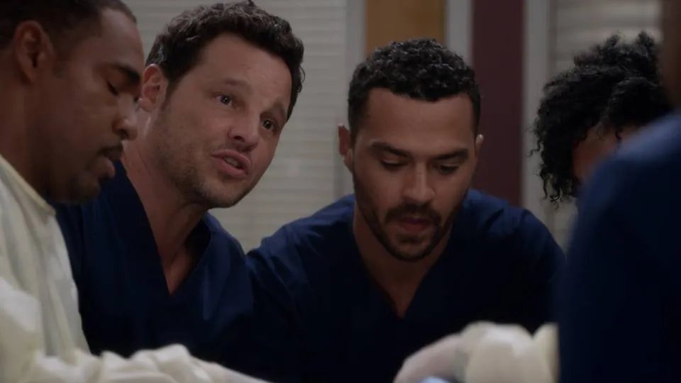 Die Ärzte versuchen Meredith zu retten. &copy; ABC