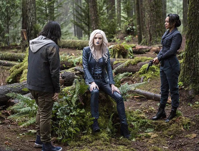 Killer Frost (Caitlin Panabaker) in der Mangel in %26bdquo;Escape from Earth-2%26ldquo; &copy; The CW
