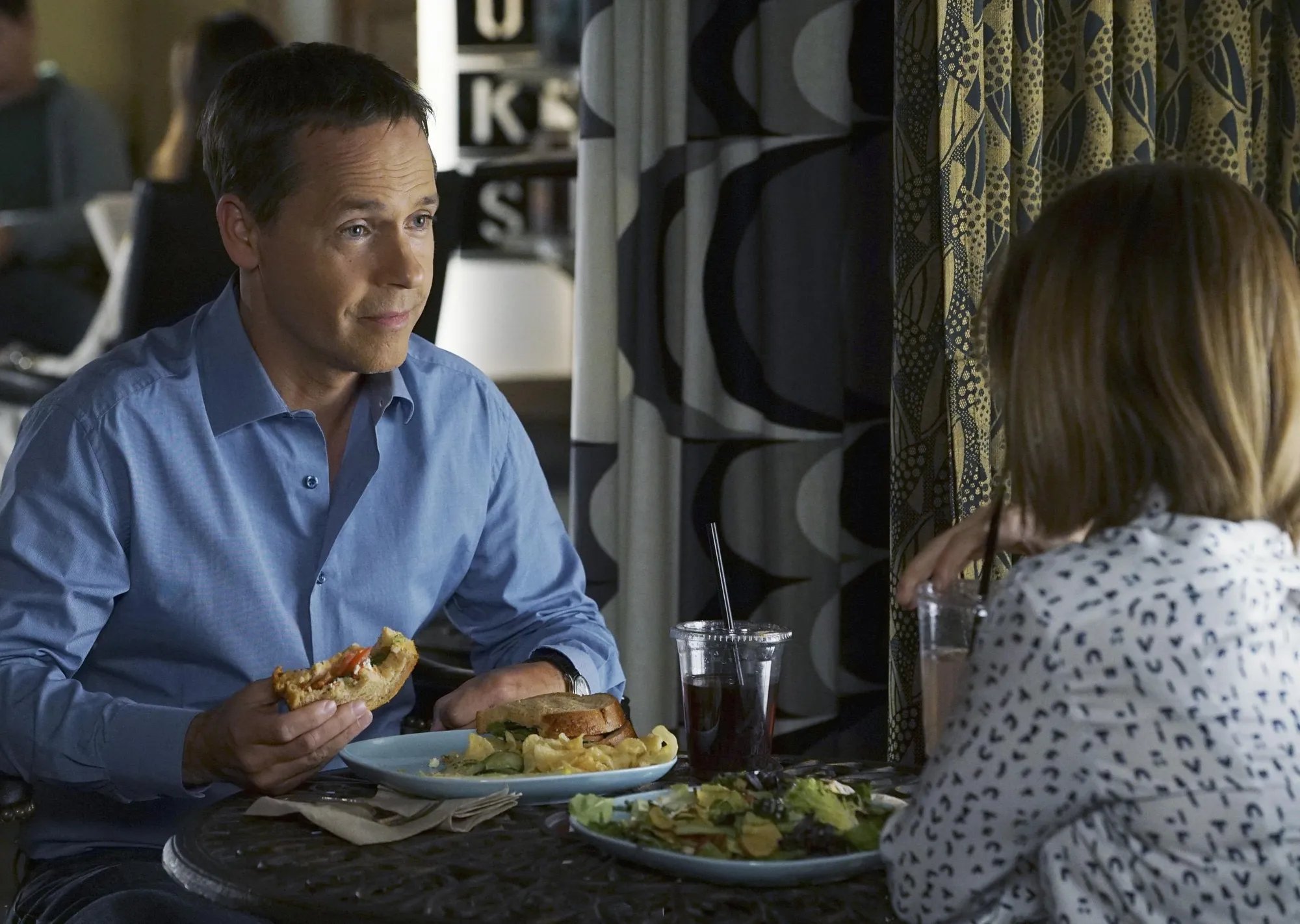 Chad Lowe und Lucy Hale in %26bdquo;Pretty Little Liars%26ldquo; © Freeform