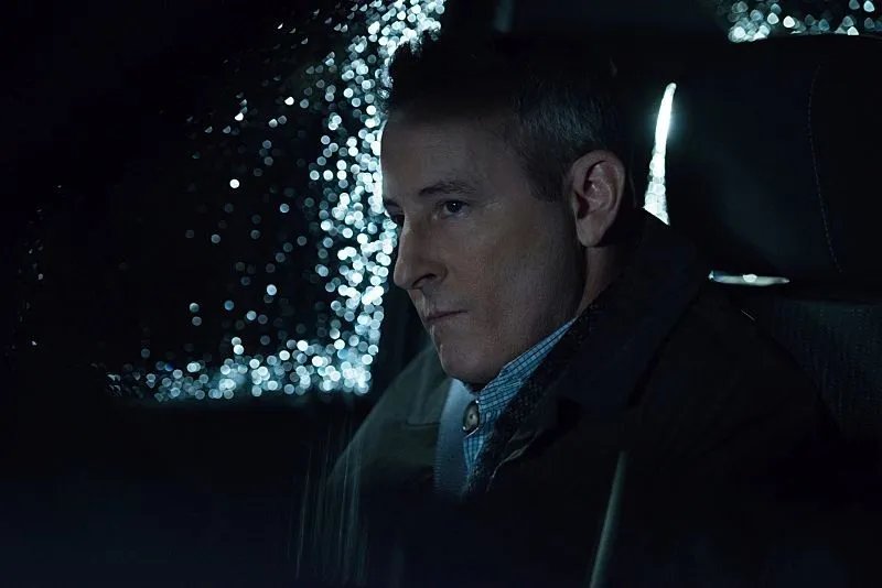 Boss (Eddie Jemison) hat bereits ein Loch für Blaine schaufeln lassen.