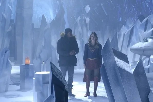 Im Wohnzimmer von Superman: Die Festung der Einsamkeit in %26bdquo;Solitude%26ldquo;. &copy; CBS