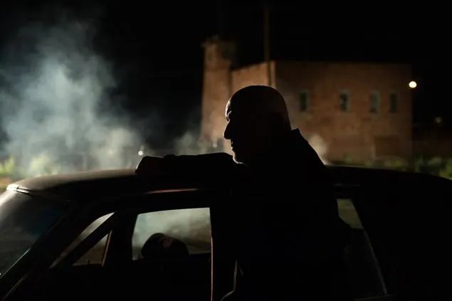 Mike (Jonathan Banks) im Dunkeln © AMC