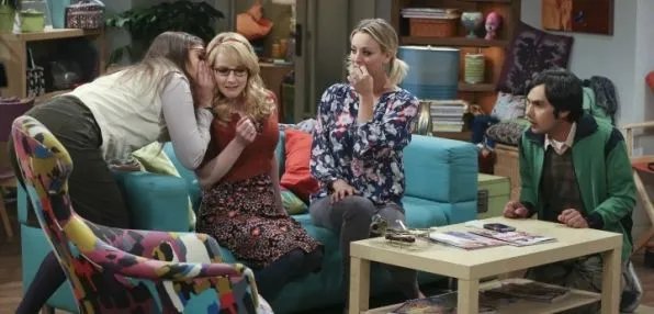 Raj sucht Rat bei seinen besten Freundinnen. © CBS