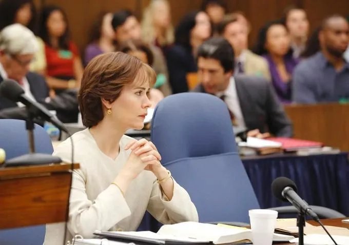 Marcia Clark (Sarah Paulson) kann nicht glauben; was sie da gerade gesehen hat. © FX