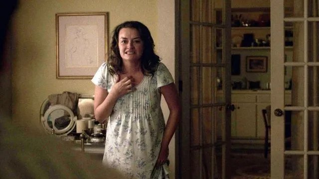 Martha Hanson (Alison Wright) kann nicht glauben; was sie gerade erfahren hat. © FX