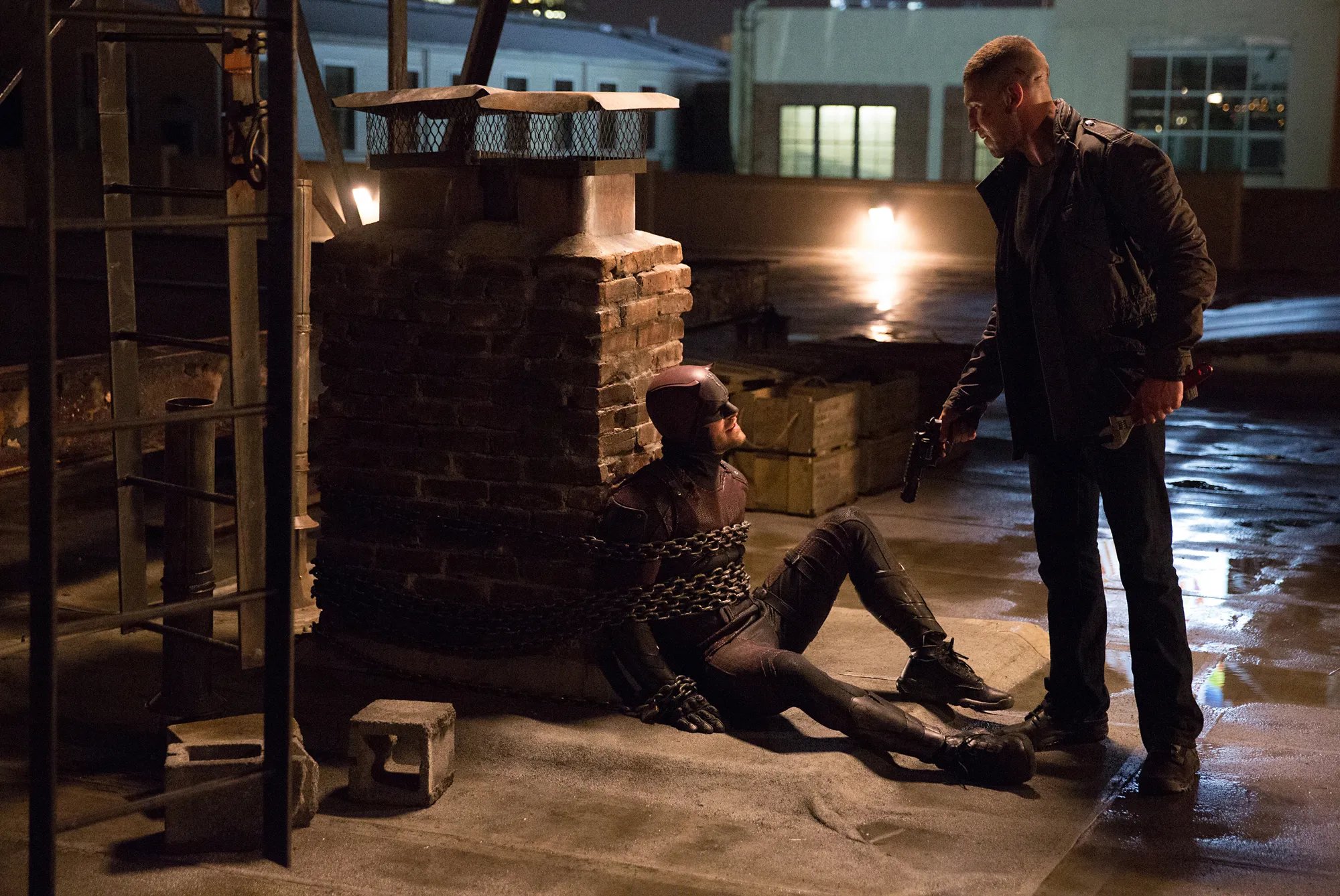 Punisher legt Daredevil in Ketten in %26bdquo;Daredevil%26ldquo; &copy; Netflix