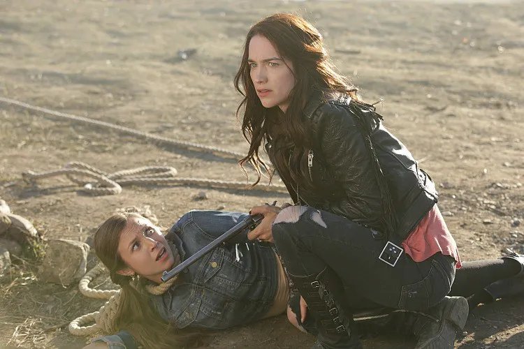 Melanie Scrofano und Dominique Provost-Chalkley in %26bdquo;Wynonna Earp%26ldquo; &copy; Syfy