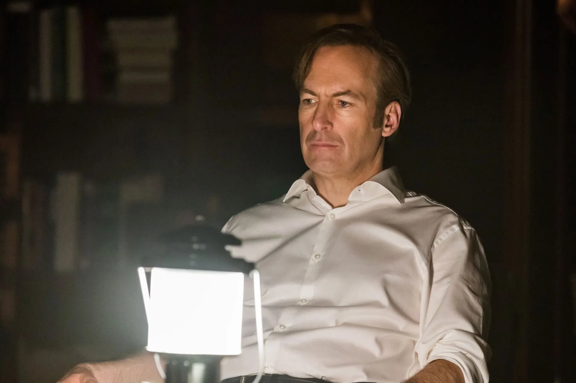 Jimmy (Bob Odenkirk) kann nicht glauben; was sein Bruder getan hat. © AMC