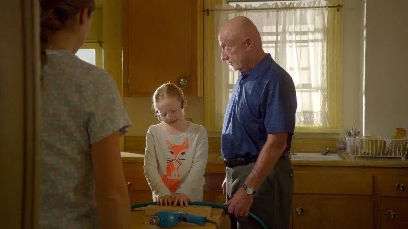 Mike (Jonathan Banks) setzt sogar seine Enkeltochter ein; um sich seiner Feinde zu entledigen. © AMC