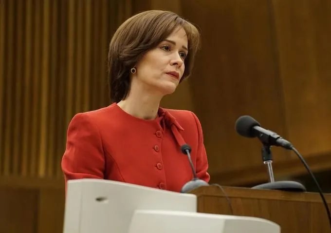 Vor der endgültigen Entscheidung hält Marcia Clark (Sarah Paulson) ein emotionales Plädoyer. © FX